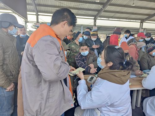 為務(wù)工人員進(jìn)行健康評(píng)估 嶗山區(qū)社區(qū)衛(wèi)生服務(wù)中心開(kāi)展節(jié)后健康教育咨詢(xún)活動(dòng)